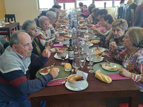 Los jubilados de Cabanillas celebran su comida de navidad, con baile 1 Los jubilados de Cabanillas celebran su comida de navidad, con baile