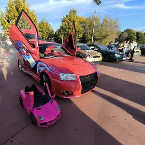 Más de 90 vehículos preparados se citan cita en Cabanillas en una concentración organizada por Lexus Madrid