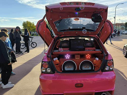 Más de 90 vehículos preparados se citan cita en Cabanillas en una concentración organizada por Lexus Madrid