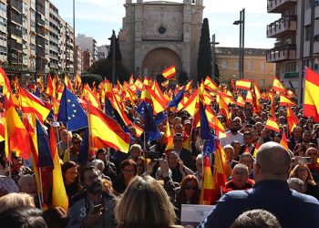 Más de 9.000 personas abarrotan la plaza de Santo Domingo de Guadalajara en contra de la amnistía y por la igualdad de todos Más de 9.000 personas abarrotan la plaza de Santo Domingo de Guadalajara en contra de la amnistía y por la igualdad de todos