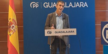 Román asegura que el PSOE hará pagar 15.000 millones a los españoles y pide al diputado Rojo que sea coherente como cuando era alcalde y votaba en contra de la amnistía