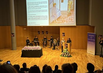 Sentido homenaje en Cuenca a las 52 mujeres asesinadas este 2023 en el acto por el Día para la Eliminación de la Violencia contra las Mujeres