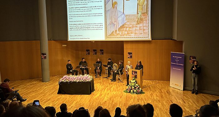 Sentido homenaje en Cuenca a las 52 mujeres asesinadas este 2023 en el acto por el Día para la Eliminación de la Violencia contra las Mujeres 1 Sentido homenaje en Cuenca a las 52 mujeres asesinadas este 2023 en el acto por el Día para la Eliminación de la Violencia contra las Mujeres