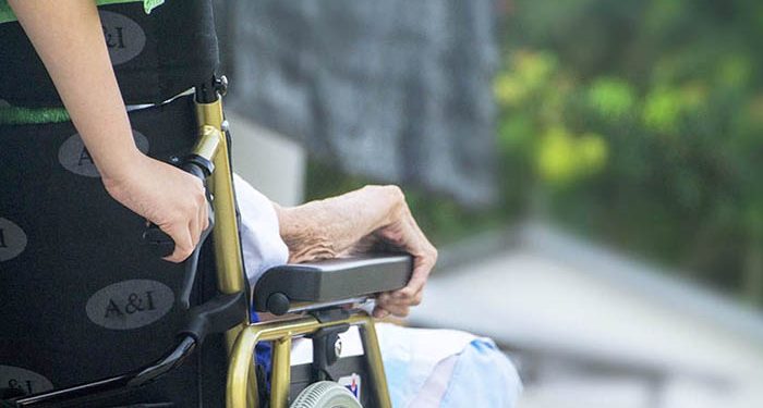 Un estudio de la UCLM cuestiona la efectividad de la certificación de profesionalidad para las trabajadoras de las residencias de mayores