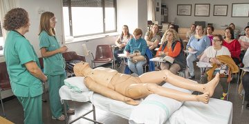 Veinte personas asisten en el Hospital de Guadalajara a un taller para la prevención de lesiones por presión en personas inmovilizadas