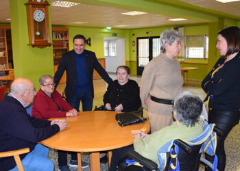Álvaro Martínez Chana visita la residencia del Sagrado Corazón de Jesús para felicitar las fiestas a usuarios y trabajadores