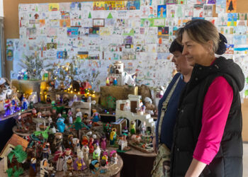 Ana Guarinos visita el colegio de Las Lomas y su gran Belén