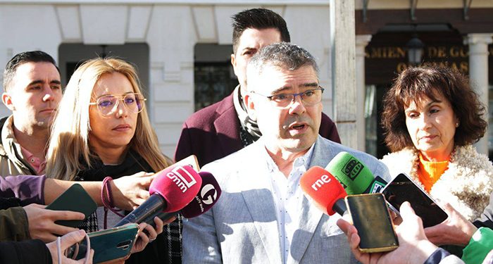 Baeza: “Ya sabemos dónde irá parte del sablazo del IBI de Guarinos: a crear seis puestos a dedo, que supondrán más de medio millón de euros a la ciudadanía” 1 Baeza “Ya sabemos dónde irá parte del sablazo del IBI de Guarinos a crear seis puestos a dedo, que supondrán más de medio millón de euros a la ciudadanía”