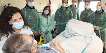 Bomberos del Ayuntamiento de Guadalajara visitan el hospital