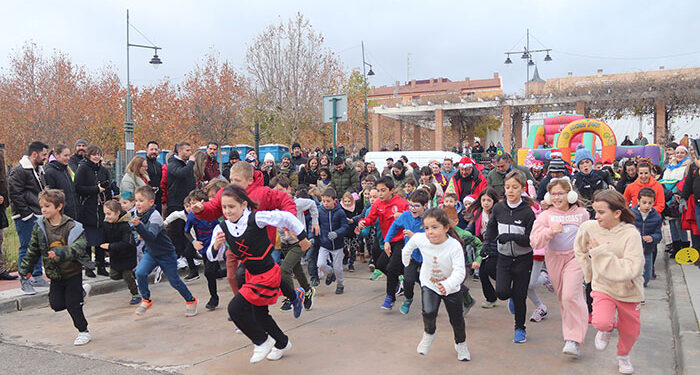 Cabanillas despide el año con campanadas, hinchables y carreras