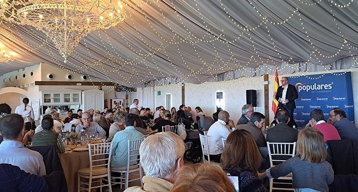 Castillo: “Tenemos la obligación de mantenernos despiertos y que el espíritu del 12 de noviembre en la plaza de Santo Domingo se mantenga vivo” 1 Castillo “Tenemos la obligación de mantenernos despiertos y que el espíritu del 12 de noviembre en la plaza de Santo Domingo se mantenga vivo”