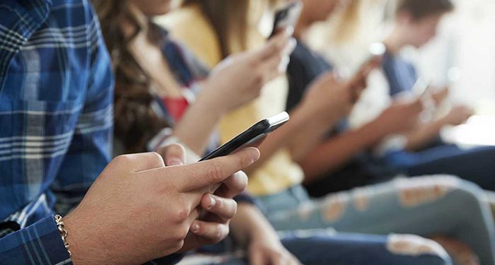 CSIF reclama una regulación clara sobre el uso de móviles en los centros educativos que ofrezca seguridad jurídica y autoridad para el profesorado 1 CSIF reclama una regulación clara sobre el uso de móviles en los centros educativos que ofrezca seguridad jurídica y autoridad para el profesorado