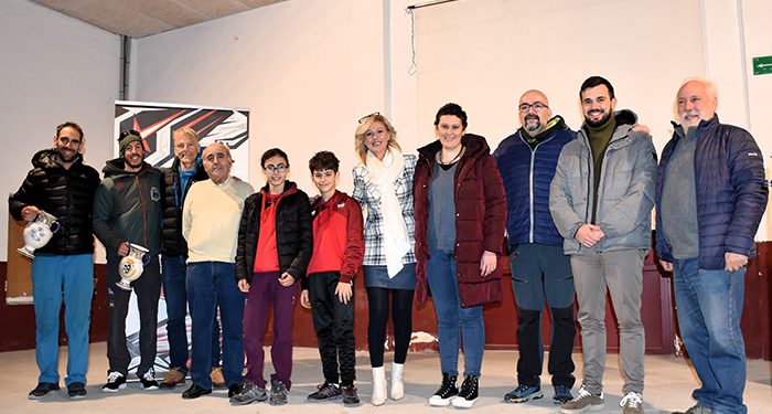 El Ayuntamiento de Chillarón reconoce a dos jóvenes promesas de la escalada: Alicia García López y Gael Clúa Cañizares 1 El Ayuntamiento de Chillarón reconoce a dos jóvenes promesas de la escalada Alicia García López y Gael Clúa Cañizares