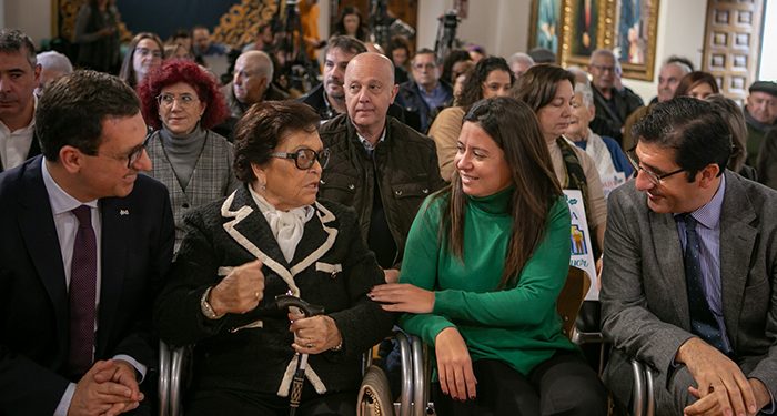 La Junta presenta una nueva edición de la campaña ‘Navidad en Compañía. Ningún Mayor Sólo’ 1 El Gobierno de Castilla-La Mancha presenta una nueva edición de la campaña ‘Navidad en Compañía. Ningún Mayor Sólo’