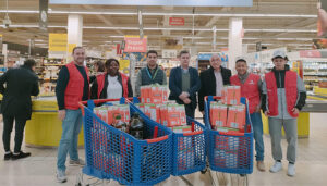 El Mirador de Cuenca dona un año más 500 euros al economato de Cáritas Diocesana de Cuenca