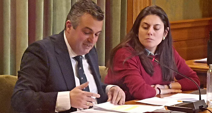 El PP saca adelante sus dos mociones logrando así transparencia en los contratos y concesiones y una estrategia de apoyo a la economía y el empleo de Cuenca 1 El PP saca adelante sus dos mociones logrando así transparencia en los contratos y concesiones y una estrategia de apoyo a la economía y el empleo de Cuenca