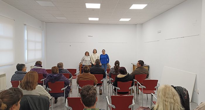 El Proyecto Arraigo celebra un encuentro en Torrejoncillo del Rey para informar a los vecinos sobre sus beneficios