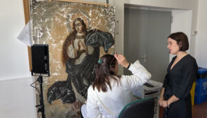 El taller de restauración de la Diputación de Cuenca trabaja en la recuperación de cinco obras pictóricas de la provincia