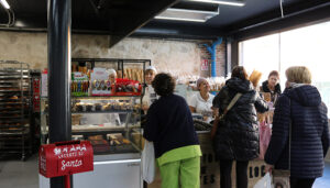 Este sábado, 23 de diciembre, en el Mercado de Abastos los comerciantes te invitan a degustar dulces navideños