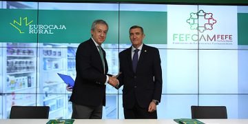 Eurocaja Rural y FEFCAM firman un convenio para fortalecer el sector farmacéutico en Castilla-La Mancha