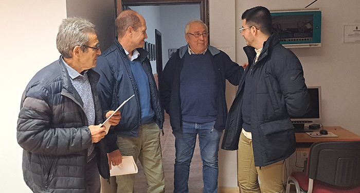 García y Del Río reconocen el trabajo del alcalde de Peralveche para mantener el pueblo vivo