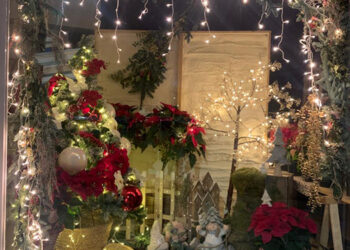 Ikebana Floral gana elVI Concurso de Escaparatismo Navideño de la Asociación del Comercio de Cuenca