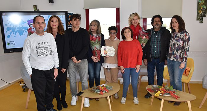 La asociación ADINA de Las Pedroñeras reconoce a la Delegación Provincial de Bienestar Social 1 La asociación ADINA de Las Pedroñeras reconoce a la Delegación Provincial de Bienestar Social