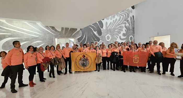 La Asociación conquense Amigos del Camino de Santiago y de la Santa Cruz recibe el premio internacional Elías Valiña 1 La Asociación conquense Amigos del Camino de Santiago y de la Santa Cruz recibe el premio internacional Elías Valiña