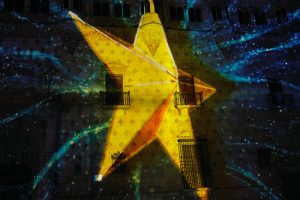 La fachada del Palacio del Infantado se convirtió en un bonito cuento de Navidad