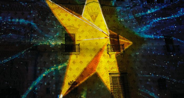 La fachada del Palacio del Infantado se convirtió en un bonito cuento de Navidad