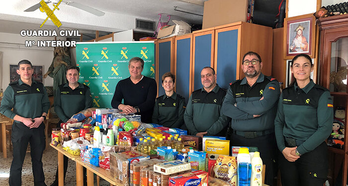 La Guardia Civil de Cuenca dona productos infantiles en beneficio del “Cristo del Amparo”