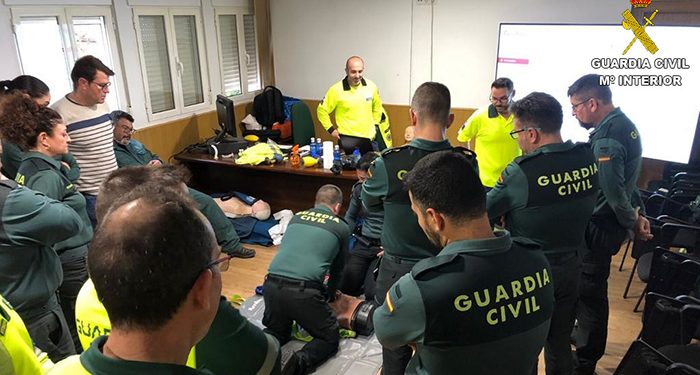 La Guardia Civil de Cuenca se forma en el uso de desfibriladores semiautomáticos