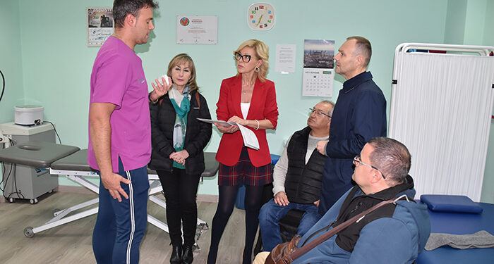 La Junta felicita a ASPAYM Cuenca por el trabajo realizado en el año de su vigésimo quinto aniversario 1 La Junta felicita a ASPAYM Cuenca por el trabajo realizado en el año de su vigésimo quinto aniversario