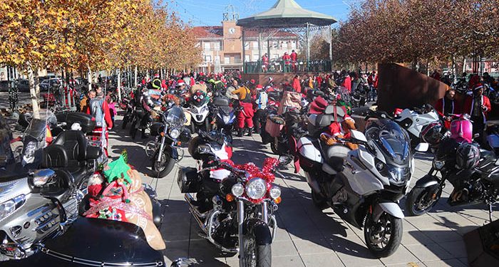 La Plaza del Pueblo de Cabanillas ruge con los motores de la III Papanoelada Motera