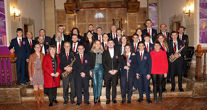 La Rondalla Seguntina y el grupo de Baile de la Virgen de la Mayor pregonan la Navidad seguntina
