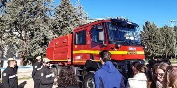 La UME enseña a los escolares de Huete sus recursos y labor