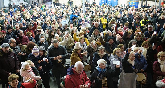 La zambombada volvió a recorrer las calles de Guadalajara en su XXVIII edición