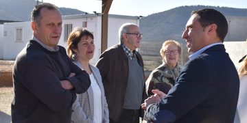 Los alcaldes de Priego y Cañete muestran su satisfacción por la inminente puesta en marcha de los nuevos parques de Bomberos.