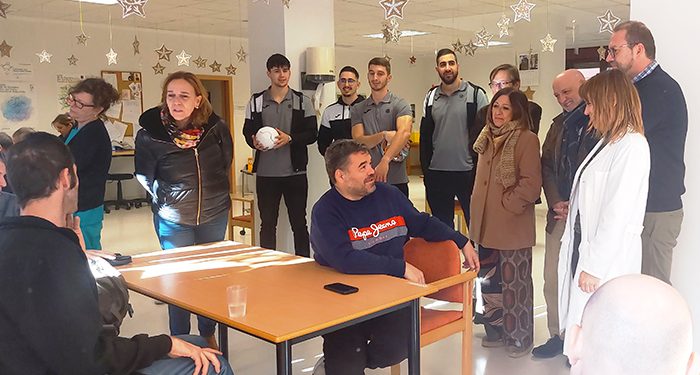 Los jugadores del Balonmano Guadalajara comparten una mañana con pacientes y profesionales del Instituto de Enfermedades Neurológicas 1 Los jugadores del Balonmano Guadalajara comparten una mañana con pacientes y profesionales del Instituto de Enfermedades Neurológicas