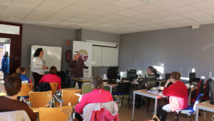 Los mayores de Arbancón vuelven a la escuela