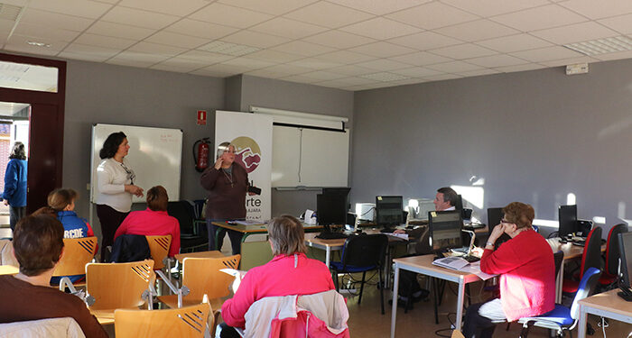 Los mayores de Arbancón vuelven a la escuela