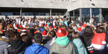 Los profesionales del “Virgen de la Luz” reciben las tradicionales felicitaciones navideñas de los niños del Colegio de “Fuente del Oro”