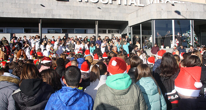 Los profesionales del “Virgen de la Luz” reciben las tradicionales felicitaciones navideñas de los niños del Colegio de “Fuente del Oro”