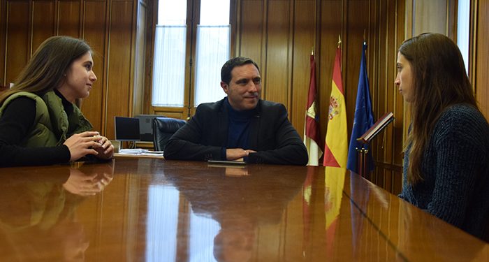 Martínez Chana traslada su apoyo y ánimo a las hermanas Plaza ante la próxima competición en el Rally Dakar