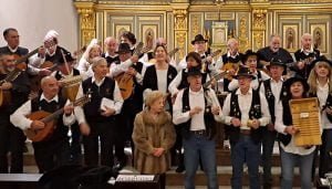 Primeros villancicos de la Navidad con el Certamen de Rondas Virgen de la Antigua