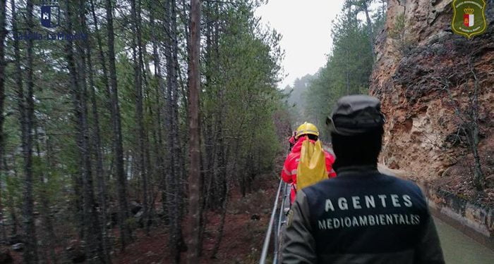 Rescatada una familia en el canal del embalse de la Toba