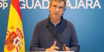 Román reprocha al socialista Alberto Rojo que respalde la amnistía y el apoyo a Bildu