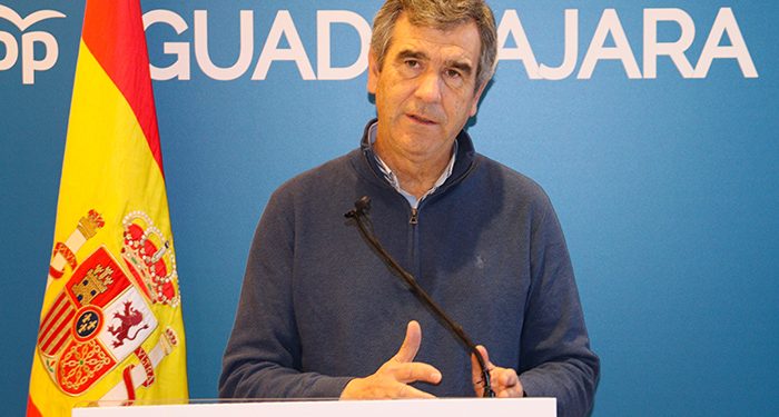 Román reprocha al socialista Alberto Rojo que respalde la amnistía y el apoyo a Bildu