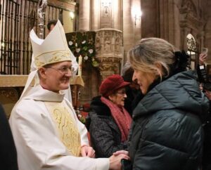 Ana Guarinos asiste a la toma de posesión del nuevo obispo monseñor Julián Ruiz 