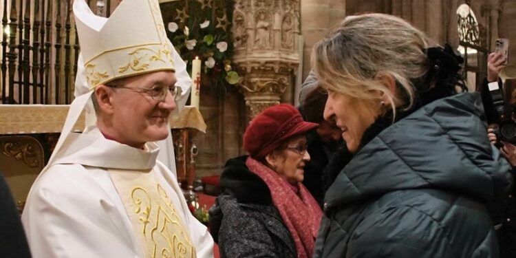 Ana Guarinos asiste a la toma de posesión del nuevo obispo monseñor Julián Ruiz